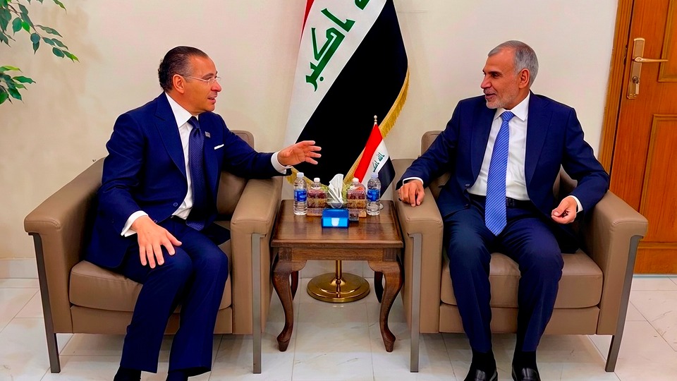 <p>Kamel Ghribi with Faleh Al-Sari, Minister of Finance, Iraq</p>